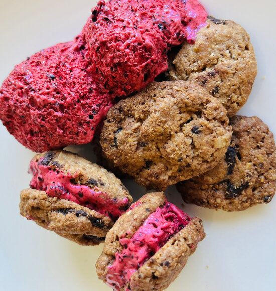 Deserta meistarklase "Upeņu sorbets ar mūsu šokolādes cepumiem"